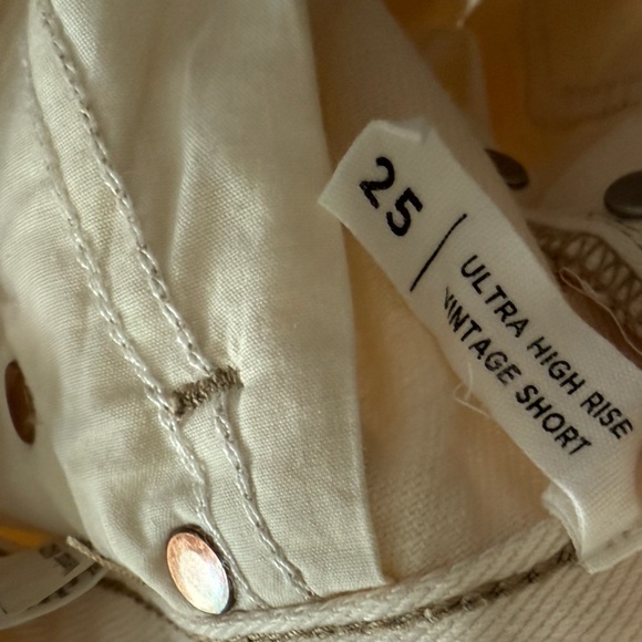 Pacsun|Floral daisy embroidered ultra high waisted vintage denim shorts in cream - Picture 10 of 15